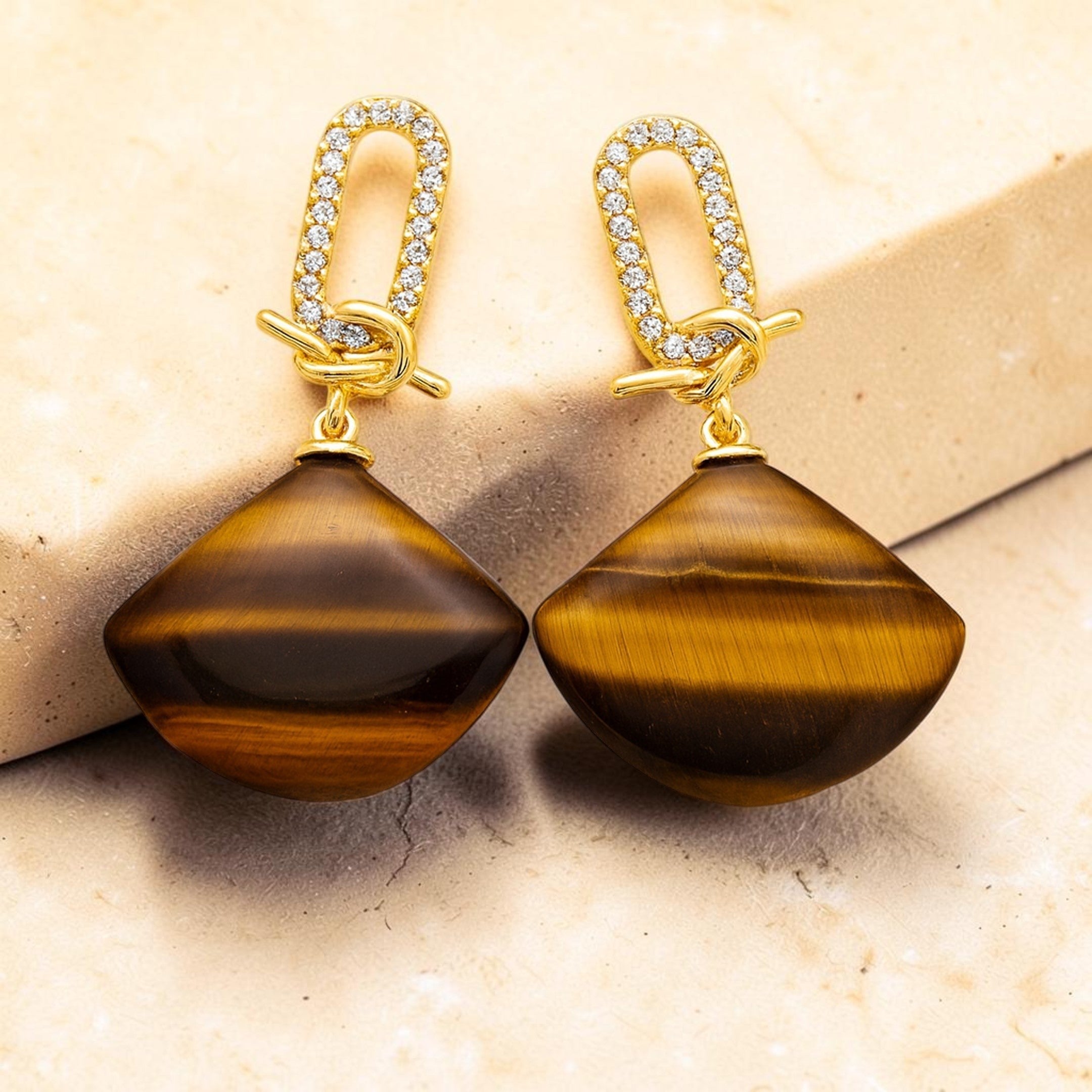 ATELIER-TIBET – Boucles d'Oreilles Pendantes Demi-Lune Équilibre Intérieur en Pierre Naturelle