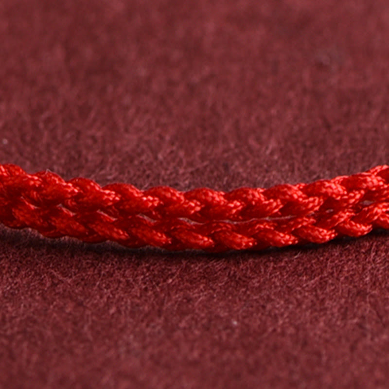 ATELIER-TIBET – Mini-Bracelet Fil Rouge en Or 999 avec Trois Perles Porte-Bonheur