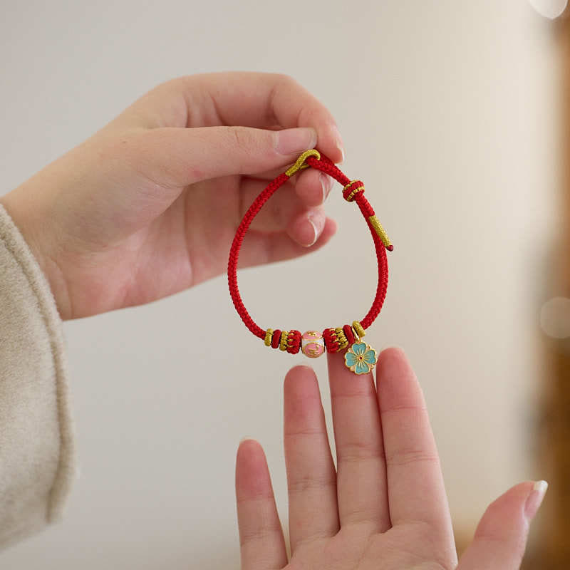 ATELIER-TIBET – Bracelet de Protection Fleur de Pêcher en Cuivre Plaqué Or & Fil Rouge