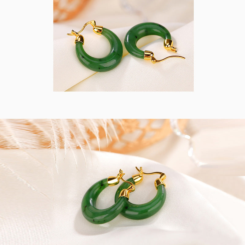 ATELIER-TIBET – Boucles d’Oreilles Pendantes Porte-Bonheur en Jade Hetian Cyan Plaqué Or – 23 mm