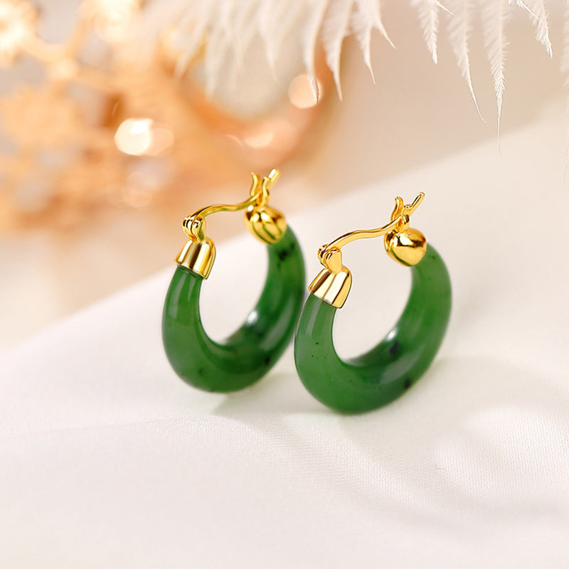ATELIER-TIBET – Boucles d’Oreilles Pendantes Porte-Bonheur en Jade Hetian Cyan Plaqué Or – 23 mm