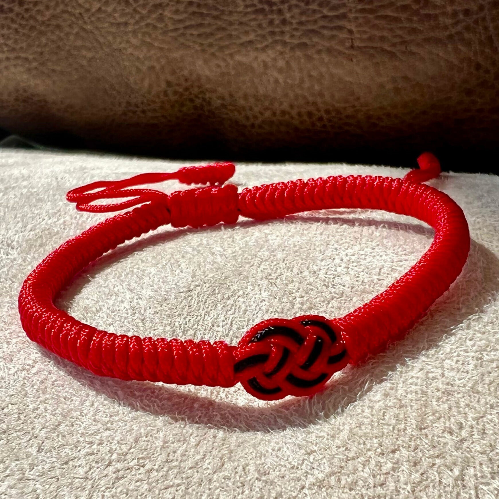 ATELIER-TIBET – Bracelet Fil Rouge – Protection et Chance