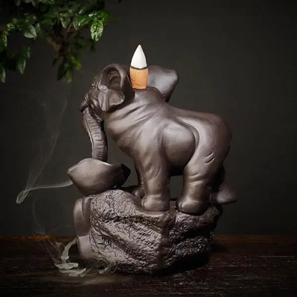ATELIER-TIBET – Brûle-Encens Cascade Éléphant en Céramique 4 Une présence décorative douce pour une atmosphère apaisante A