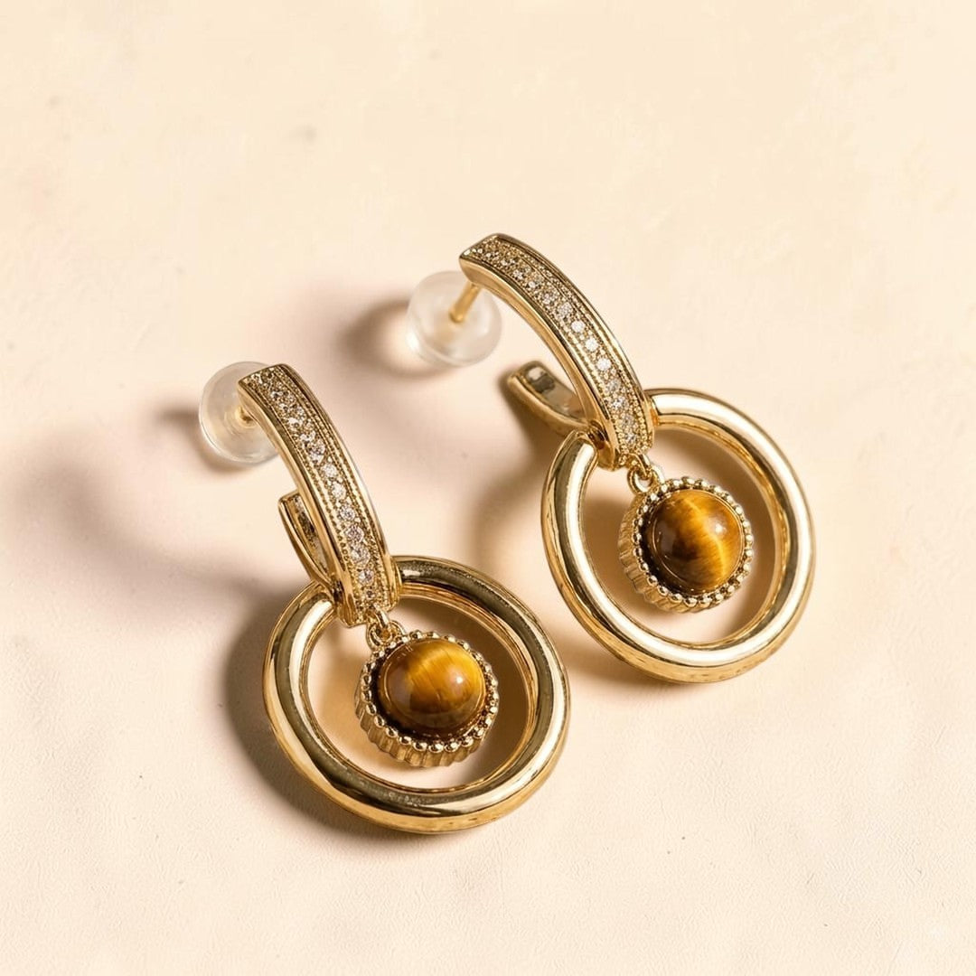 ATELIER-TIBET – Boucles d’Oreilles Éclat Félin en Œil de Tigre & Plaqué Or