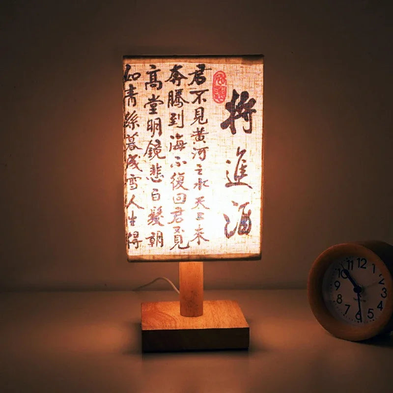 ATELIER-TIBET – Lampe de Chevet Japonaise à Calligraphies, Bois & Tissu, Lumière Zen