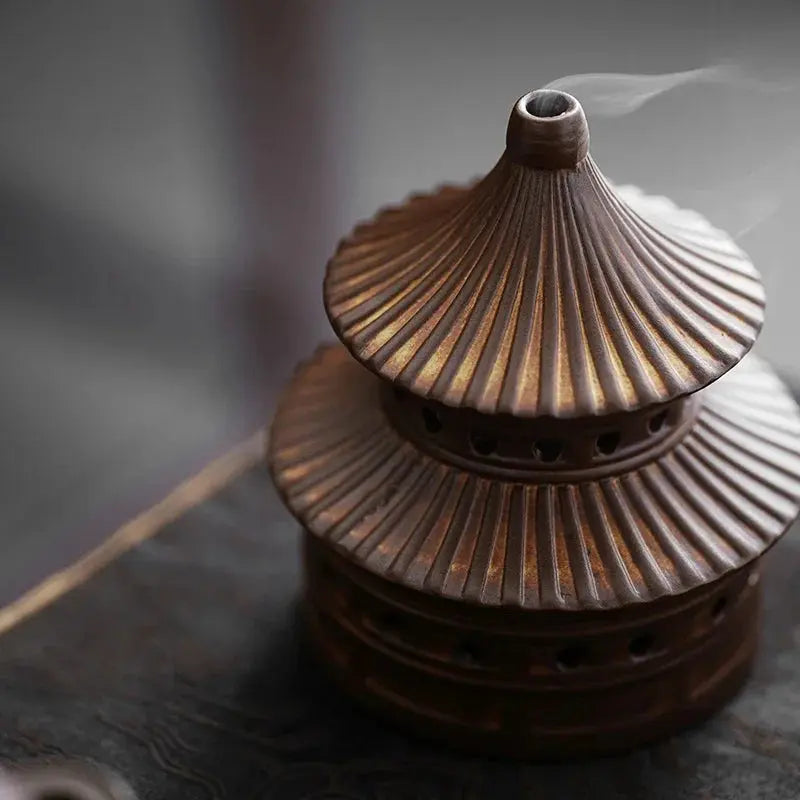 ATELIER-TIBET – Brûleur d’Encens Pagode en Céramique, Sérénité & Élégance