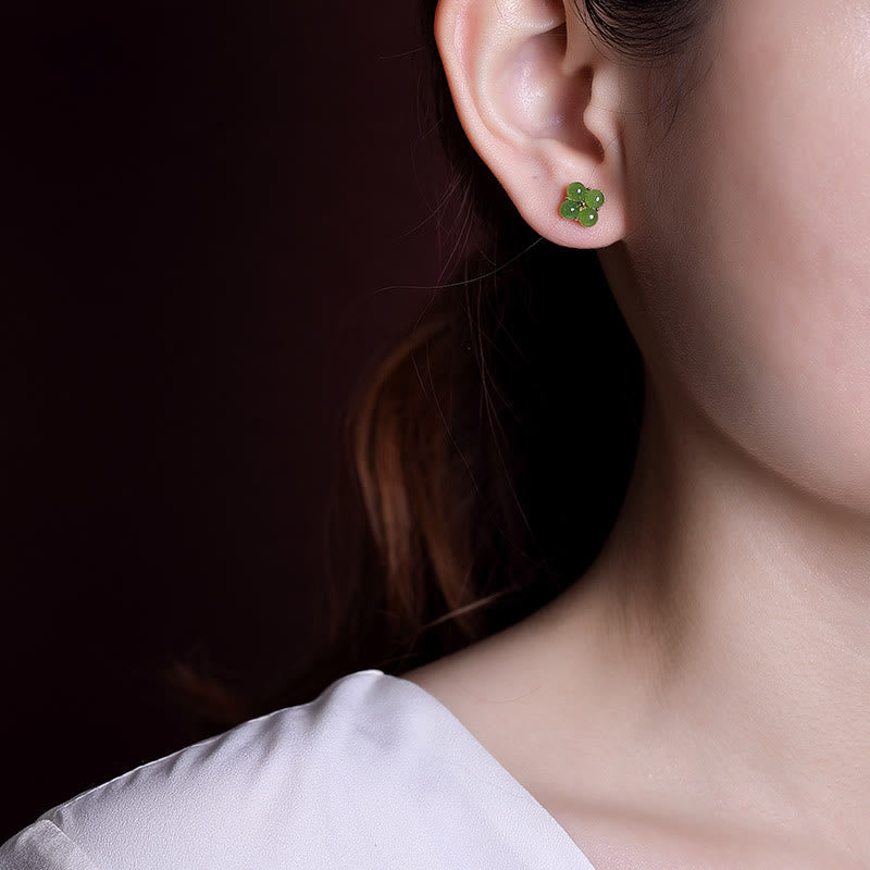 ATELIER-TIBET – Boucles d’Oreilles Clous Trèfle à Quatre Feuilles en Jade Cyan – 8 mm