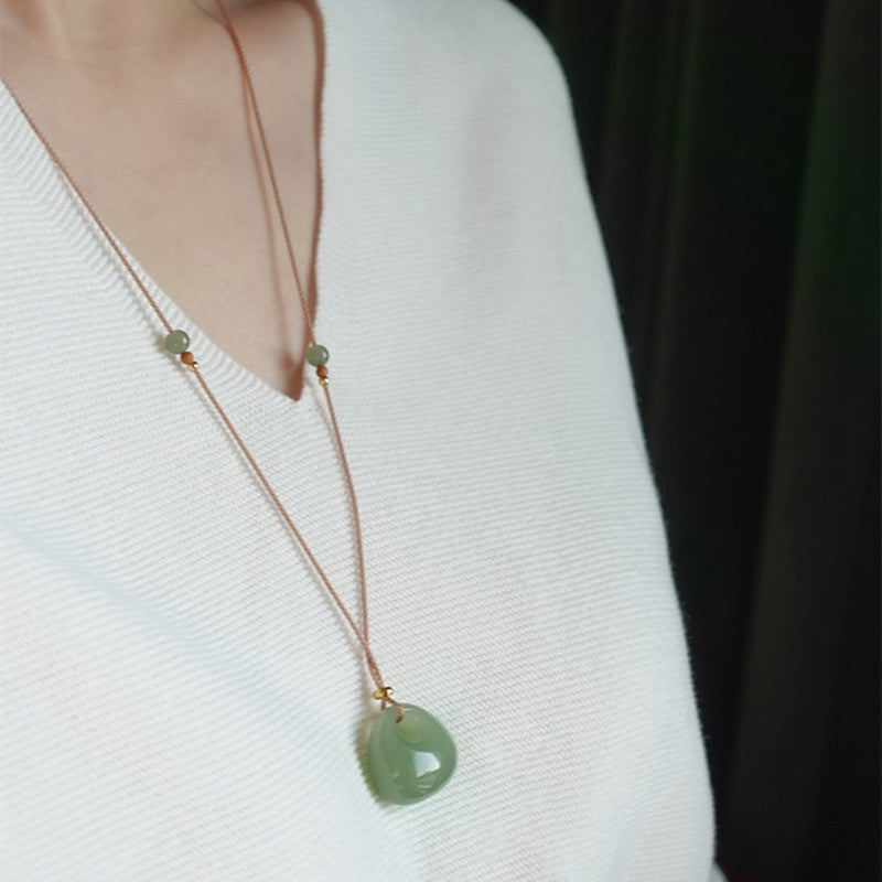 ATELIER-TIBET – Collier Pendentif en Jade Naturel