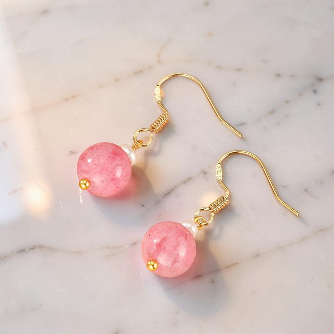 ATELIER-TIBET – Boucles d’Oreilles Rhodonite et Perle – Éclat Rosé, Argent Plaqué Or
