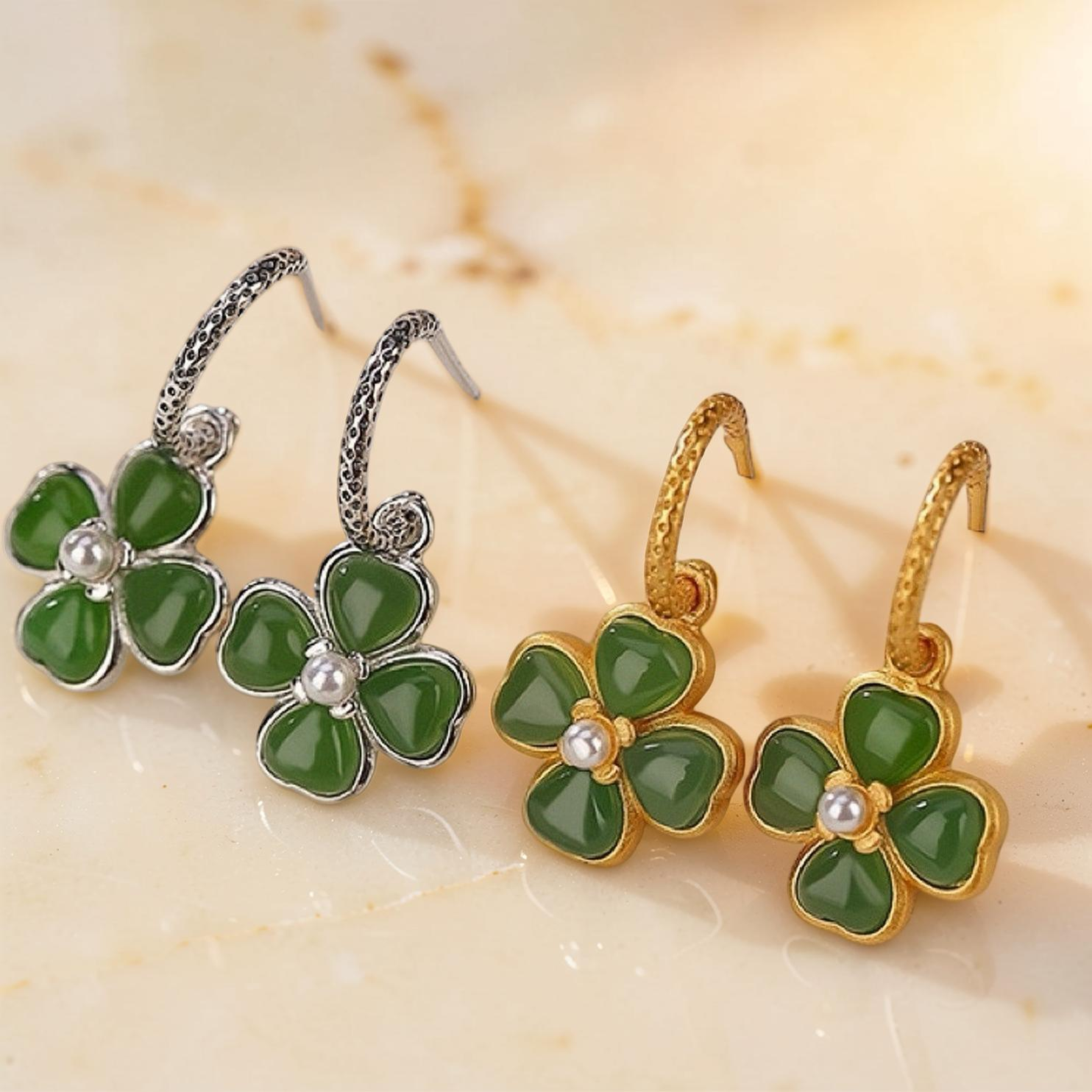 ATELIER-TIBET – Boucles d'Oreilles Trèfle en Jade – Pure Chance, Argent Plaqué Or