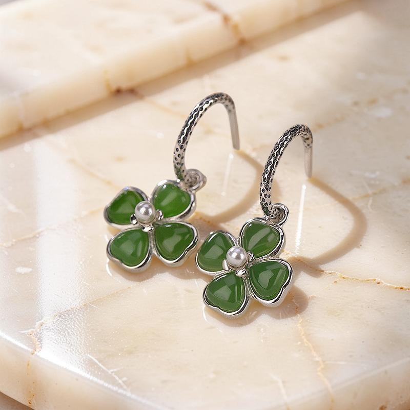 ATELIER-TIBET – Boucles d'Oreilles Trèfle en Jade – Pure Chance, Argent Plaqué Or
