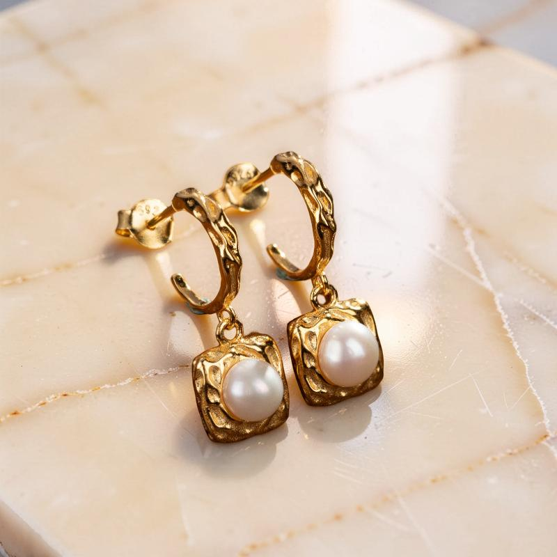 ATELIER-TIBET – Boucles d'Oreilles Perle – Caresse Subtile, Argent Plaqué Or