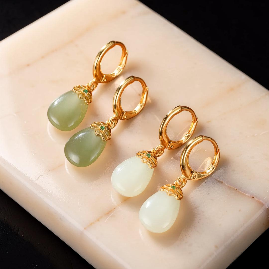 ATELIER-TIBET – Boucles d'Oreilles Jade – Aura Apaisante, Argent Plaqué Or
