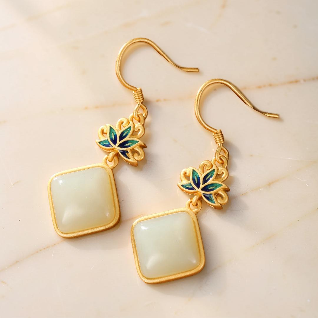 ATELIER-TIBET – Boucles d'Oreilles Jade Blanc – Éveil Lotus Bleu, Argent Plaqué Or