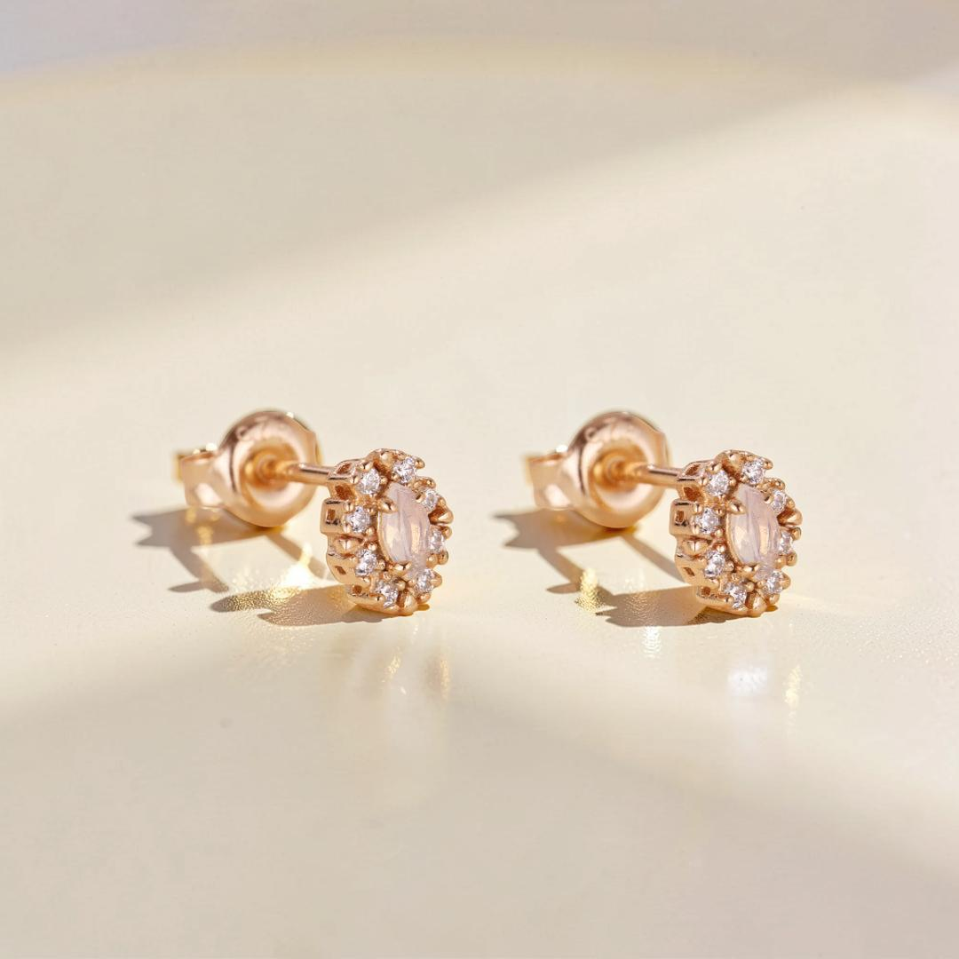 ATELIER-TIBET – Boucles d'Oreilles Opale Blanche – Brume Étoilée, Argent Plaqué Or