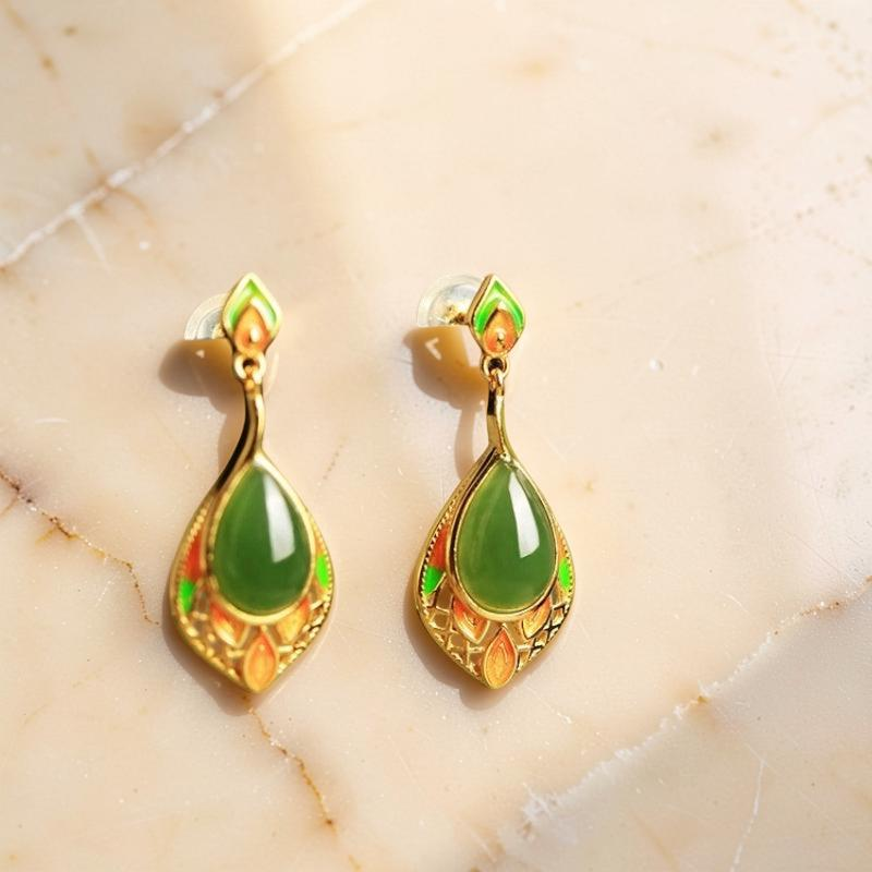 ATELIER-TIBET – Boucles d'Oreilles Pendantes Jade – Feuille de Joie, Argent Plaqué Or