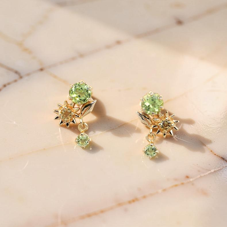 ATELIER-TIBET – Boucles d'Oreilles Péridot et Citrine – Fleur Ensoleillée, Argent Plaqué Or