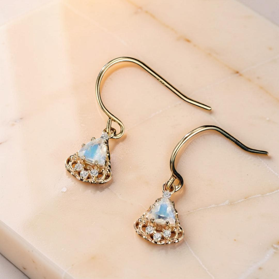 ATELIER-TIBET – Boucles d'Oreilles Pierre de Lune – Féérie Royale, Argent Plaqué Or