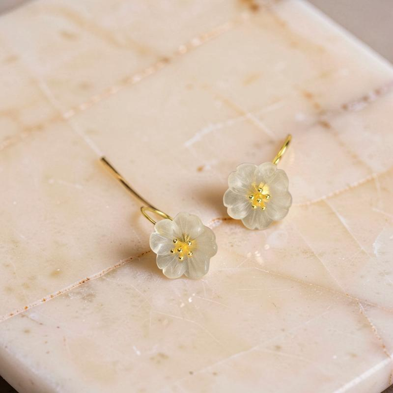 ATELIER-TIBET – Boucles d'Oreilles Quartz Clair - Élégance Florale, Argent