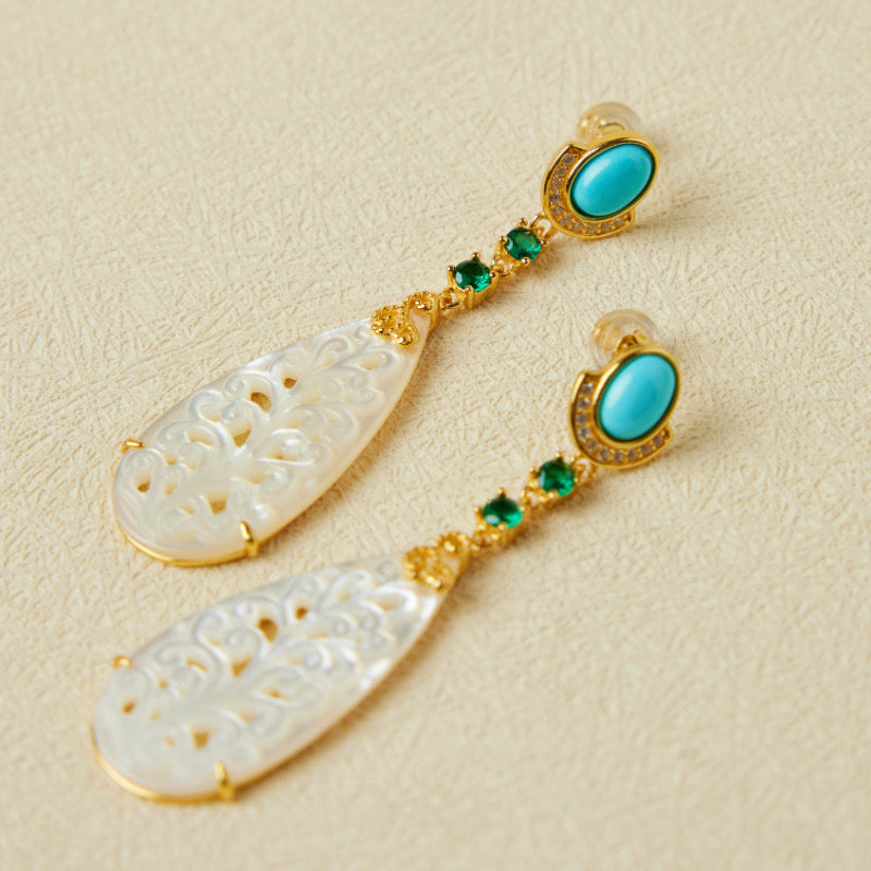 ATELIER-TIBET – Boucles d'Oreilles Turquoise et Nacre – Élégance Équilibre, Argent Plaqué Or