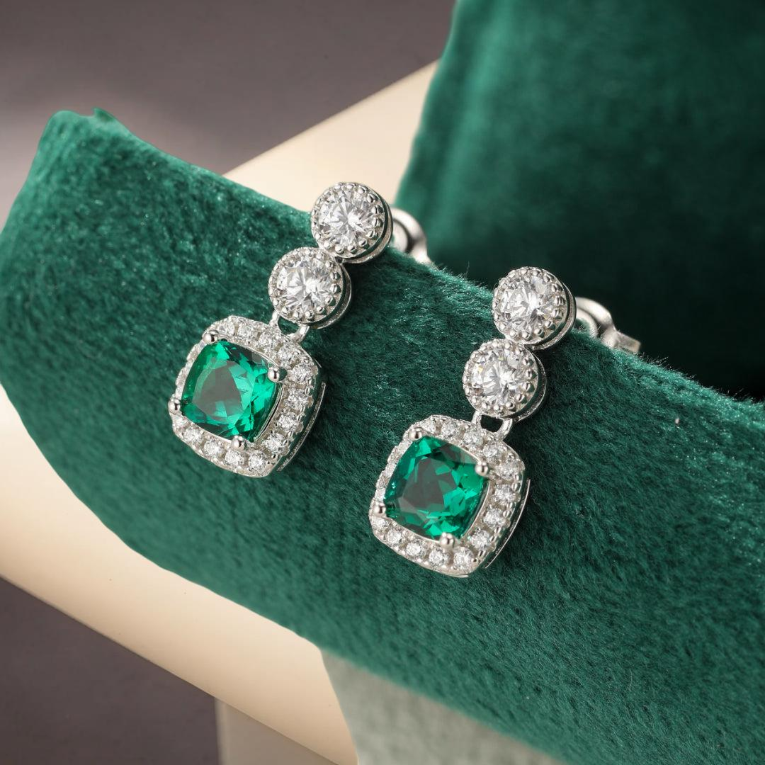 ATELIER-TIBET – Boucles d’Oreilles Émeraude – Reflets Précieux, Argent Plaqué Platine