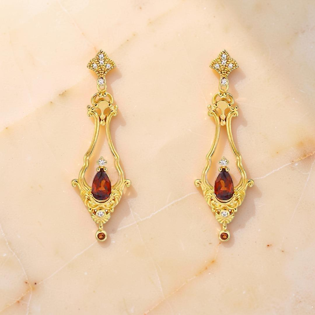 ATELIER-TIBET – Boucles d’Oreilles Grenat – Reflet Majestueux, Argent Plaqué Or