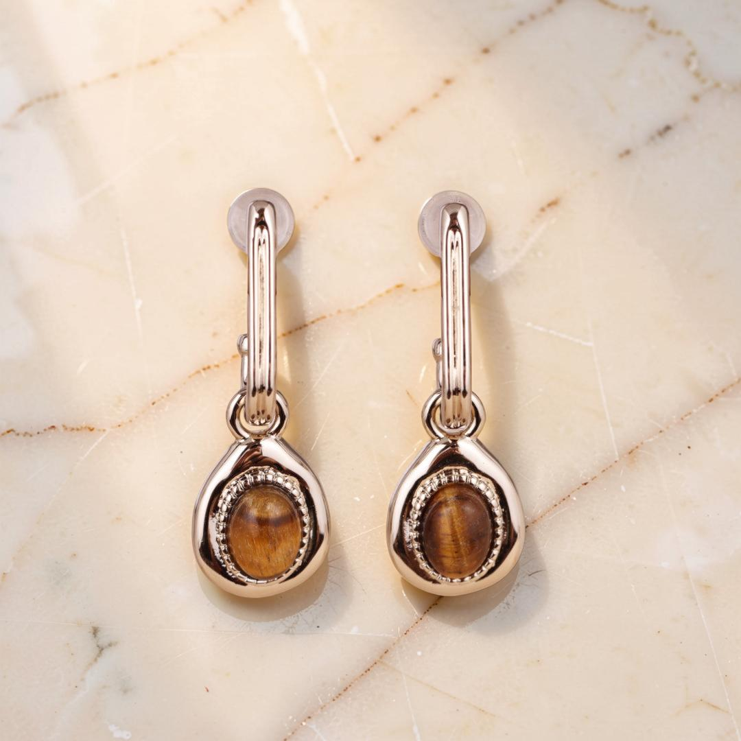 ATELIER-TIBET – Boucles d'Oreilles Œil de Tigre – Charme Exotique, Plaqué Or