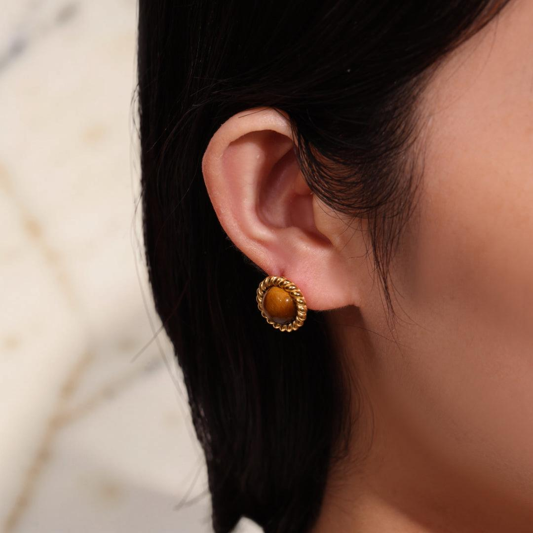 ATELIER-TIBET – Boucles d'Oreilles Œil de Tigre – Éclat Captivant, Argent Plaqué Or