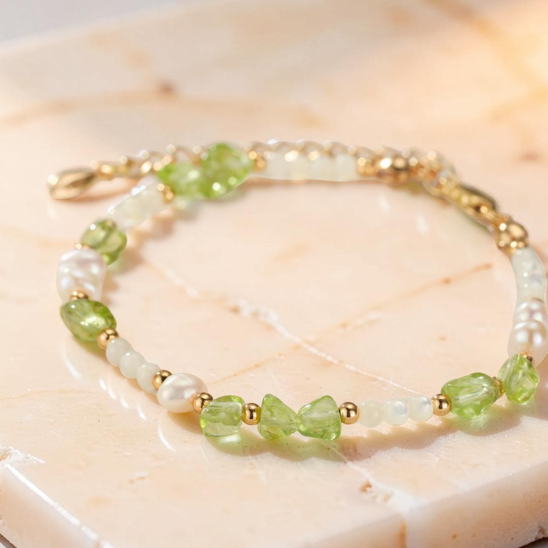ATELIER-TIBET – Bracelet Péridot, Perles et Nacre – Gouttes Solaires, Argent Plaqué Or