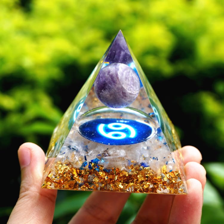 ATELIER-TIBET Pyramide du Zodiac en Orgonite et Améthyste de 10cm symbole du Cancer