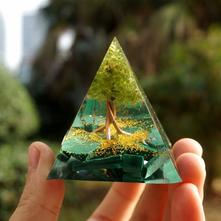 ATELIER-TIBET Pyramide en Orgonite et Malachite de 10cm