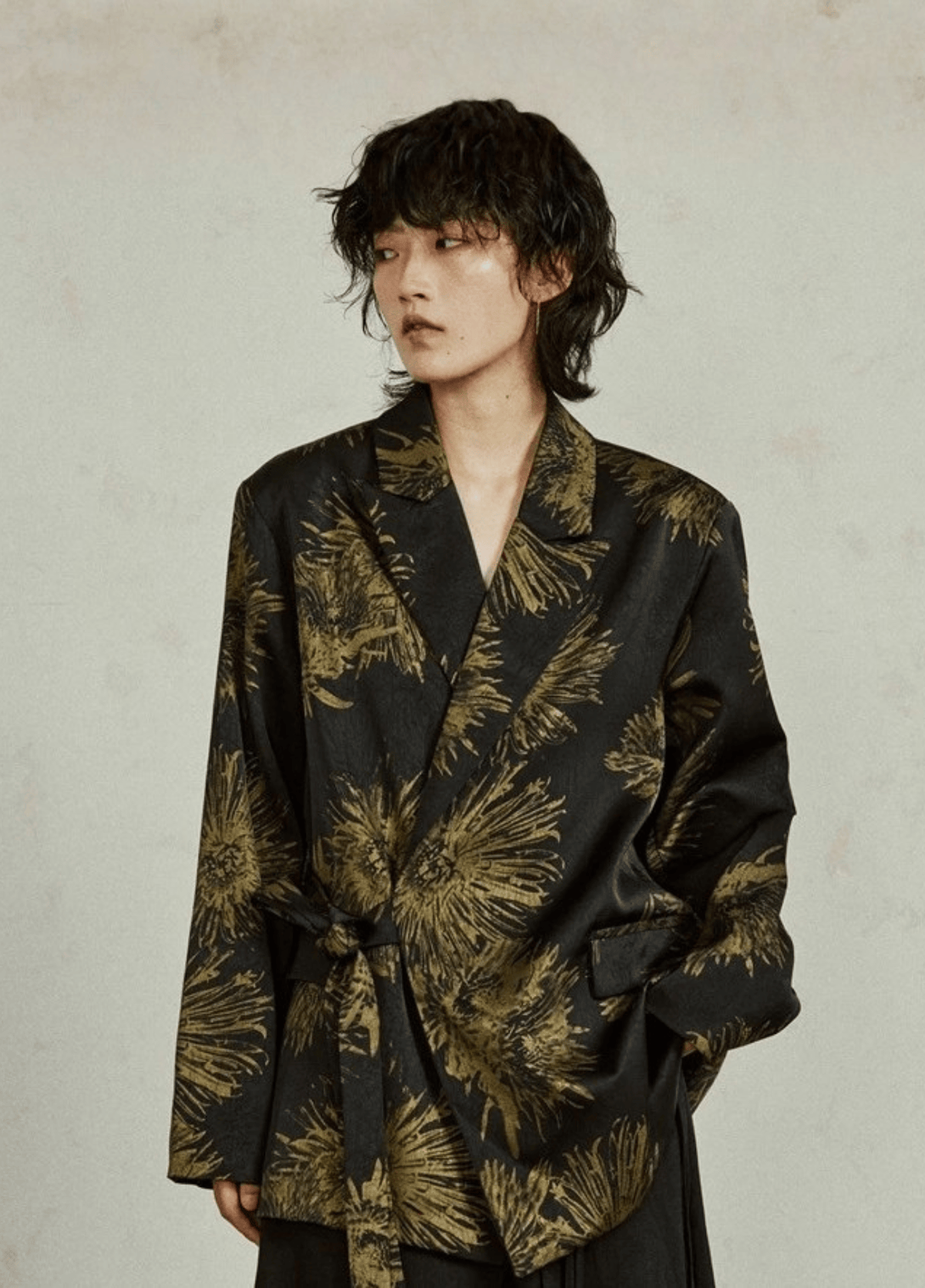 Veste kimono femme jacquard noir et or chrysanthème – Kinbana