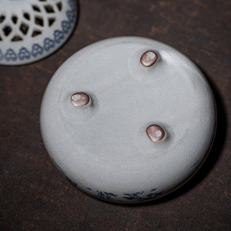 ATELIER-TIBET | Brûleur d’Encens en Porcelaine Bleu & Blanc – Motifs Paysagers Traditionnels