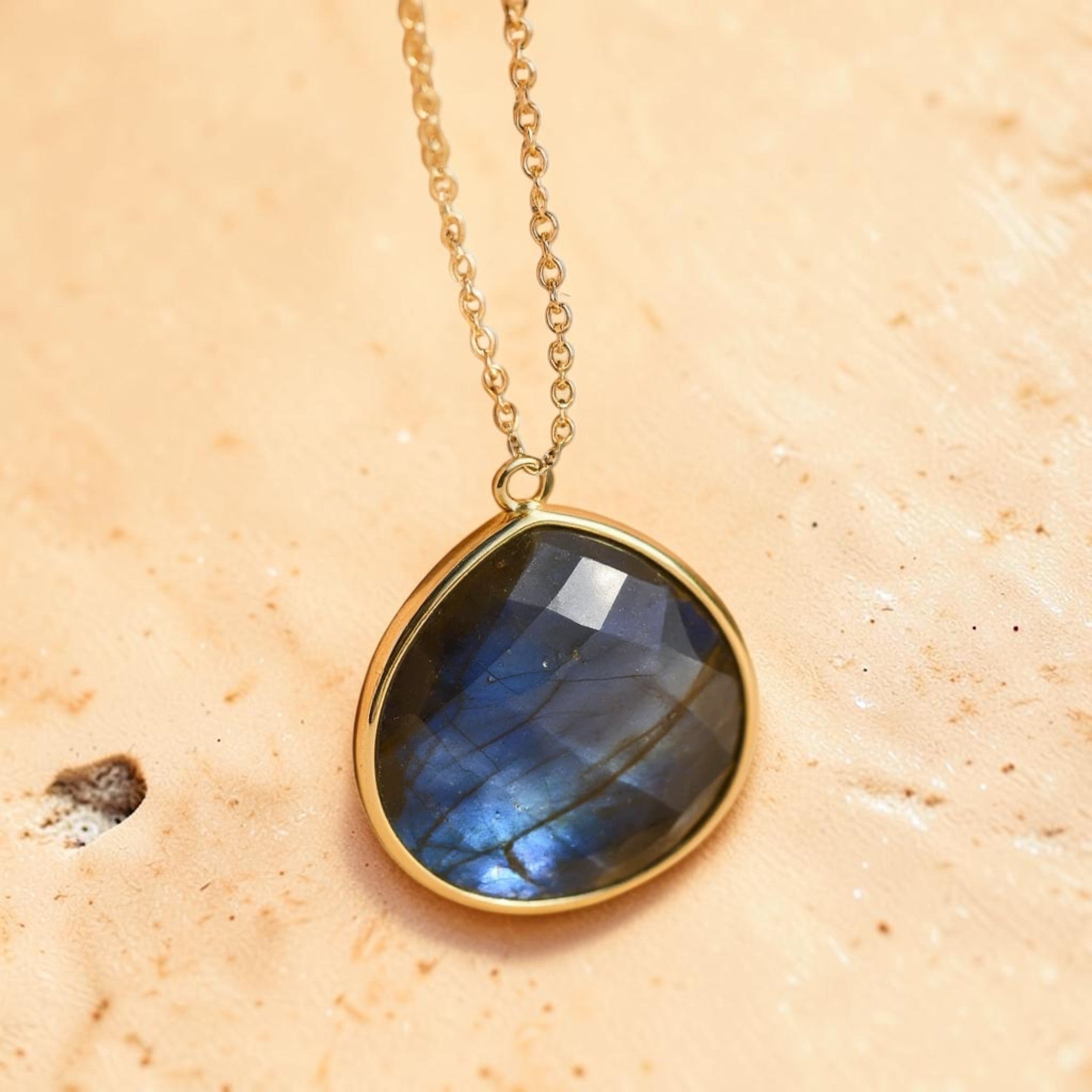 ATELIER-TIBET – Pendentif Protection Élégant en Labradorite