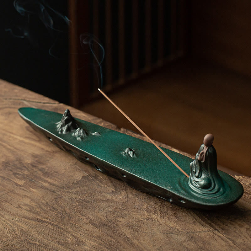 ATELIER-TIBET Brûleur d'encens en céramique représentant un moine Bouddha et une vague de mer