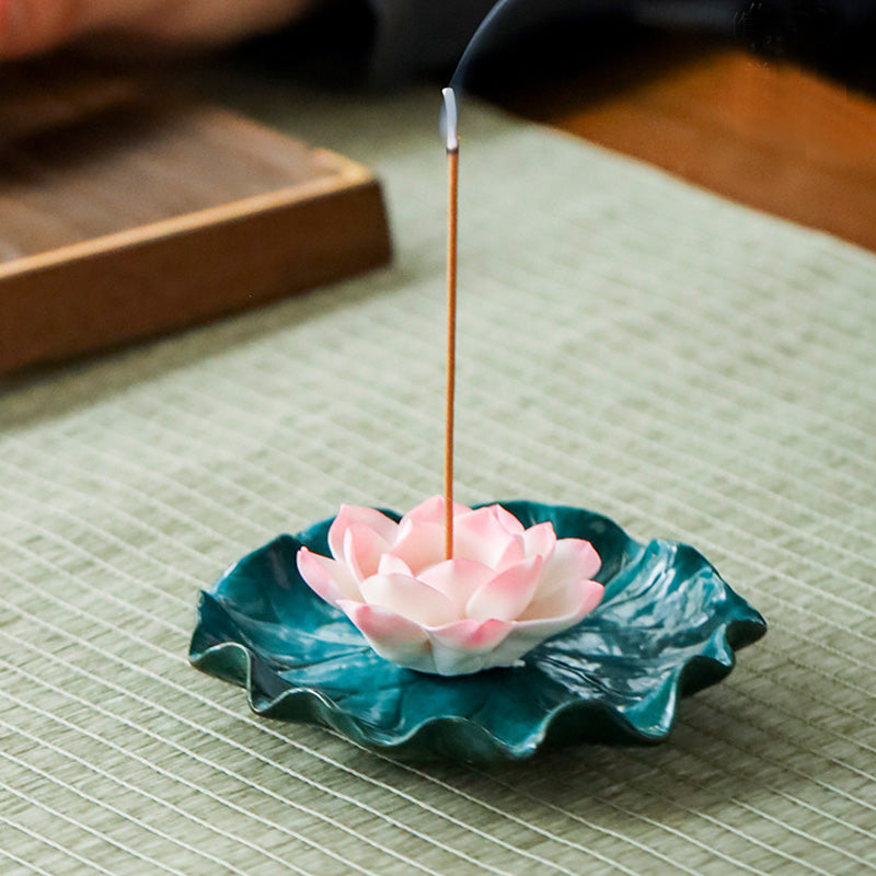 ATELIER-TIBET Porte-Encens en Céramique Fleur de Lotus – Rose & Feuille Verte (11 cm)