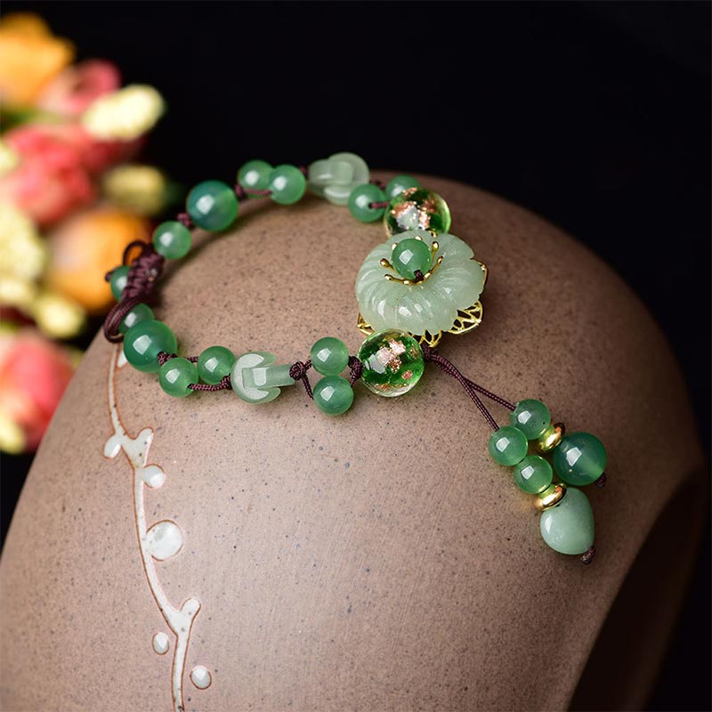 ATELIER-TIBET – Bracelet Porte-Bonheur en Jade Vert & Fleur Symbolique | Harmonie & Épanouissement