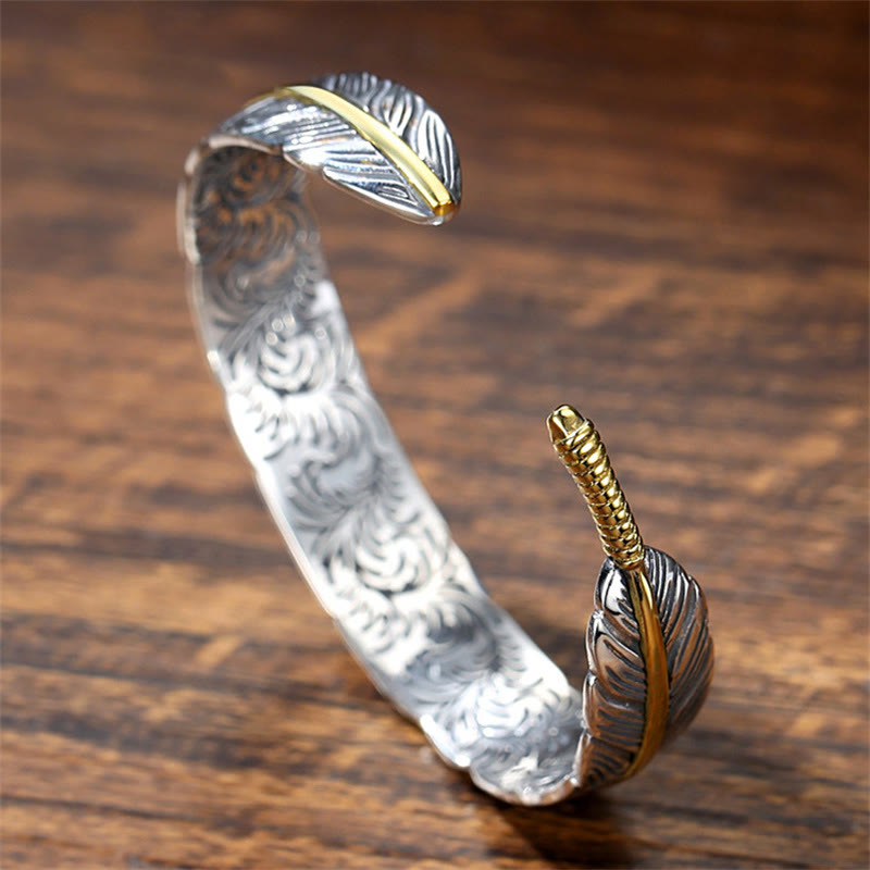 ATELIER-TIBET – Bracelet Manchette en Cuivre Sculpté, Motif Plumes Ajustable