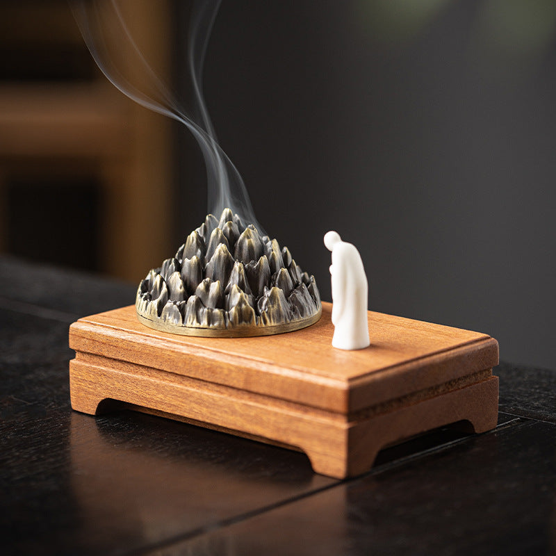 ATELIER-TIBET | Brûleur d’Encens Montagne Zen avec Moine – Base en Bois Naturel