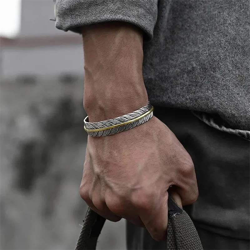 ATELIER-TIBET – Bracelet Manchette en Cuivre Sculpté, Motif Plumes Ajustable