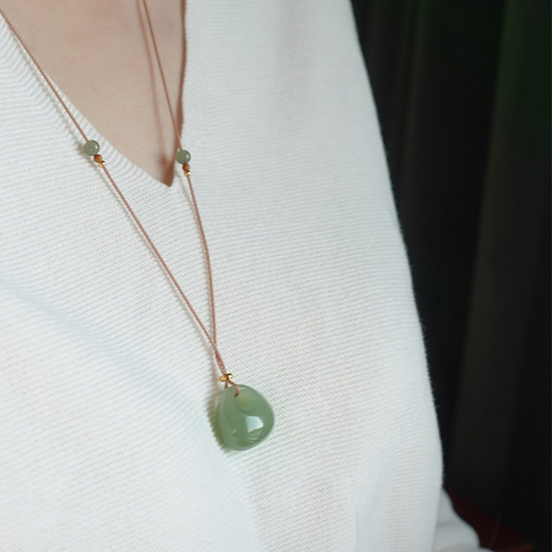 ATELIER-TIBET – Collier Pendentif en Jade Naturel