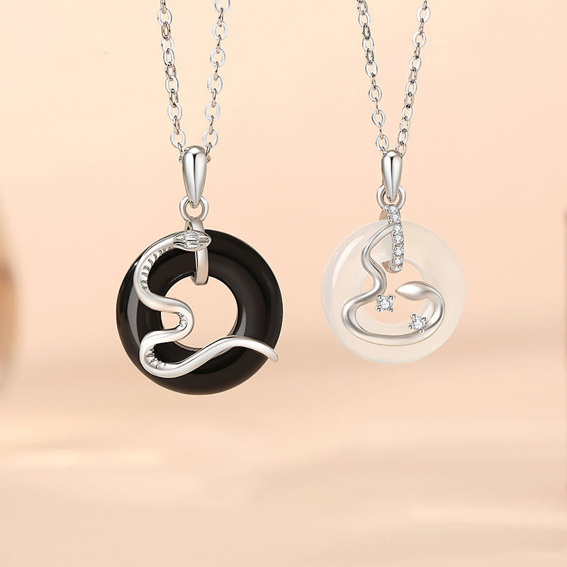 ATELIER-TIBET – Pendentif Boucle de Paix en Argent 925 & Onyx Noir ou Calcédoine