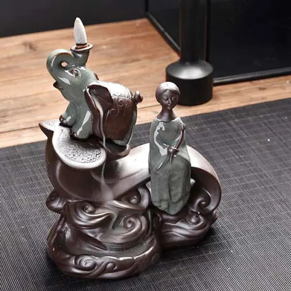 ATELIER-TIBET – Porte-Encens Cascade Éléphant & Figure Méditative
