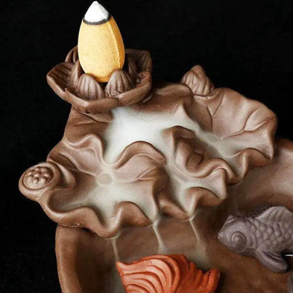 ATELIER-TIBET – Brûleur d’Encens Japonais Cascade Lotus & Carpes Koï
