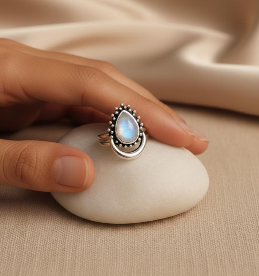 ATELIER-TIBET – Bague Séléné en Pierre de Lune Naturelle & Argent Sterling 925 Ajustable