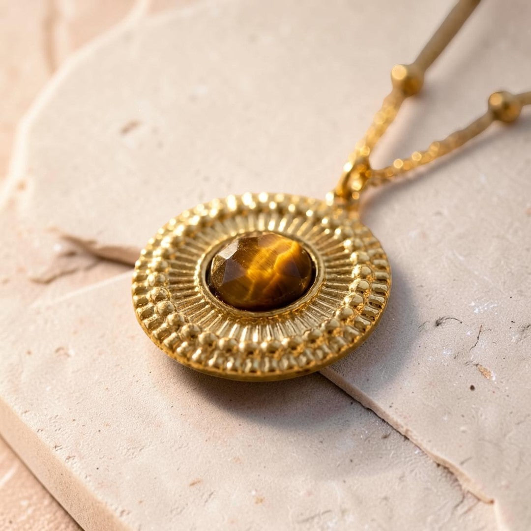 ATELIER-TIBET – Pendentif Force Intérieure en Œil de Tigre Doré