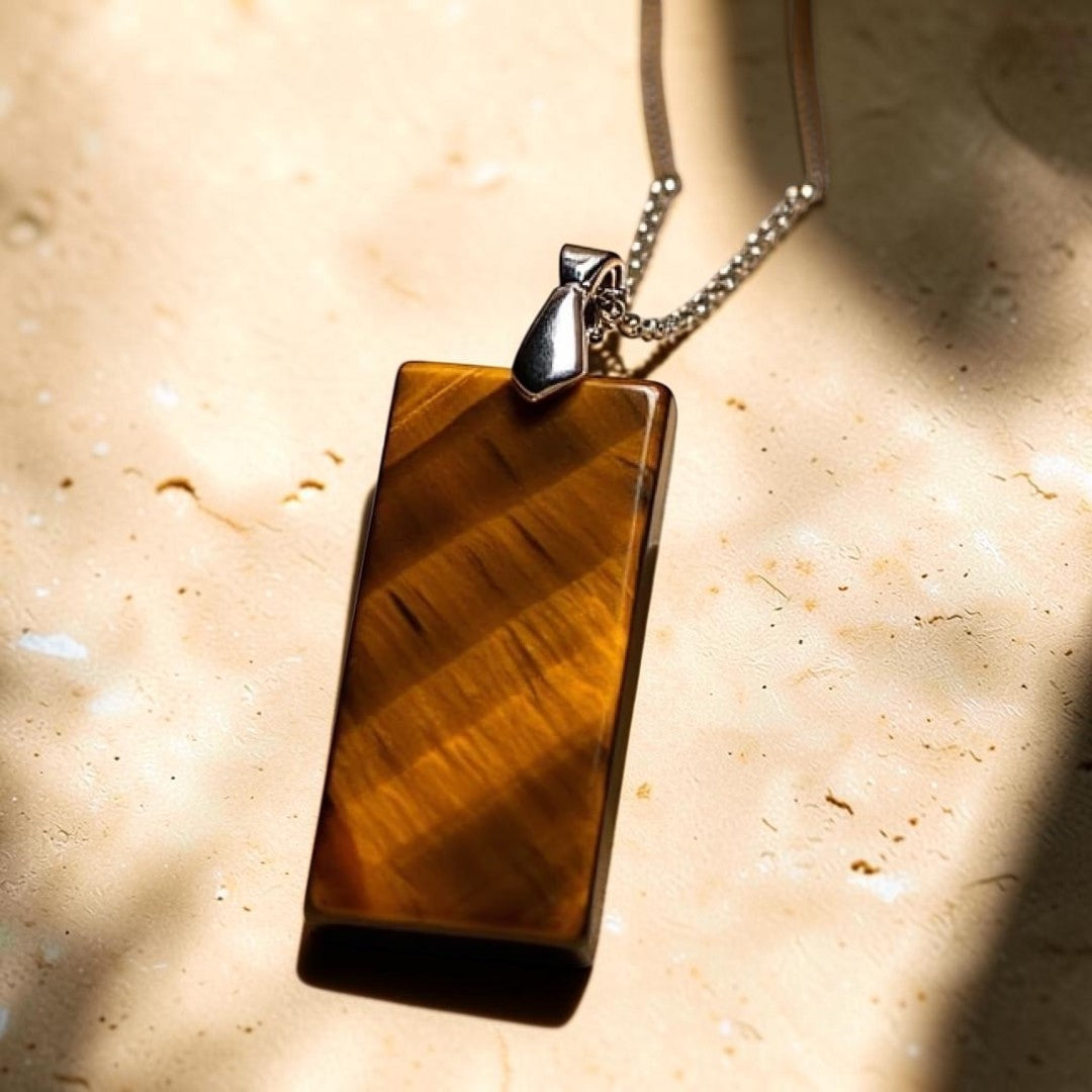 ATELIER-TIBET – Pendentif Élégance & Puissance en Pierre Naturelle