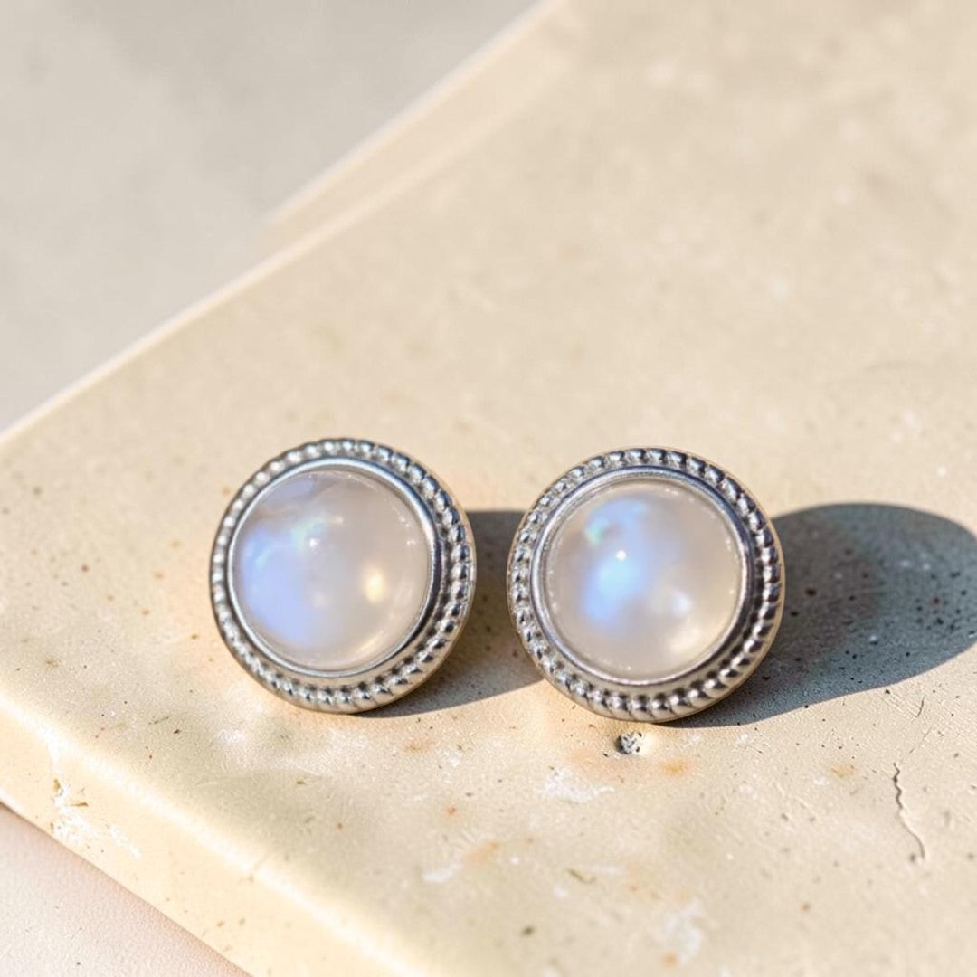 ATELIER-TIBET – Boucles d'Oreilles Bouton en Labradorite Blanche & Argent