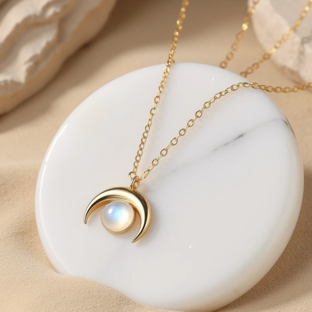 ATELIER-TIBET – Collier Croissant de Lune en Pierre de Lune