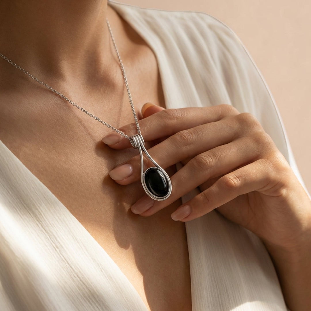 ATELIER-TIBET – Pendentif Noir Serein en Onyx Noire & Argent